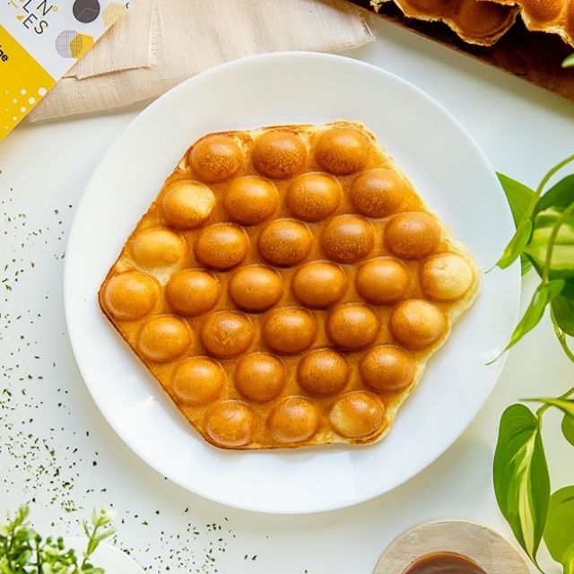 🌟 Craving something extraordinary? Meet our bubble waffles – a crispy, golden canvas for your favorite toppings and flavors! 🍓🍫 
                    Immerse yourself in the world of sweet delight. 💖🤩 
                    
                    #BubbleWaffle #theoriginal #eggwaffle #thebestwaffle #goldenbubbles #goldenbubblesottawa #hongkong #canada #dessert #streetfood