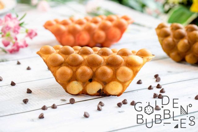 Chocolate Lovers!!🍪! Crunchy on the outside, gooey on the inside – our chocolate chip waffle is a taste sensation that will transport you to dessert paradise! 🚀🍩 
                    
                    🍫Hershey's Chocolate Chip Waffle
                    🍫🍓Strawberry White Chocolate Chip Waffle
                    
                    #WaffleJoy #ChocolateDreams #chocolatechips #whitechocolate #chocolatelovers🍫 #eggwaffles  #goldenbubblesottawa